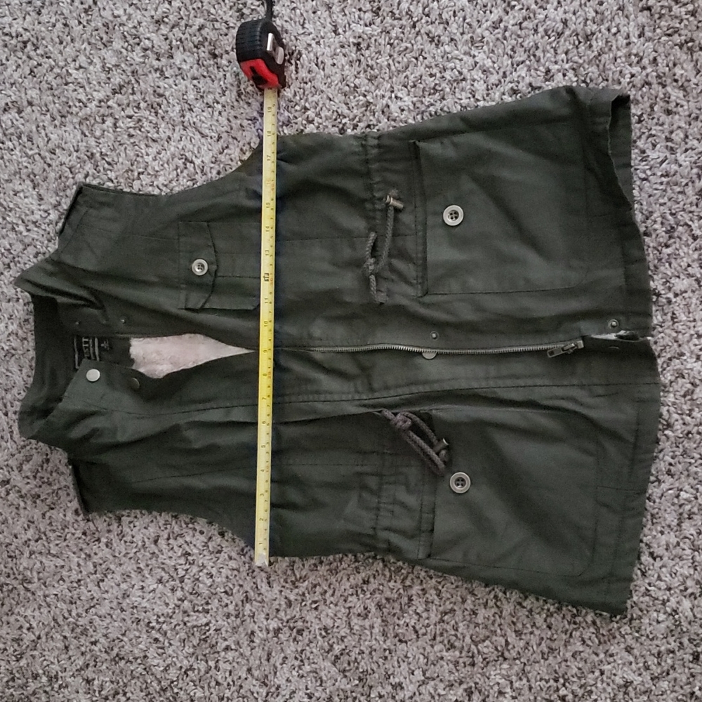 Vest - Picture 3 of 4